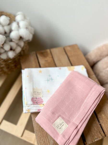 BULUT DESENLİ VE PEMBE DÜZ MÜSLİN BEBEK ÖRTÜSÜ 2'Lİ SET