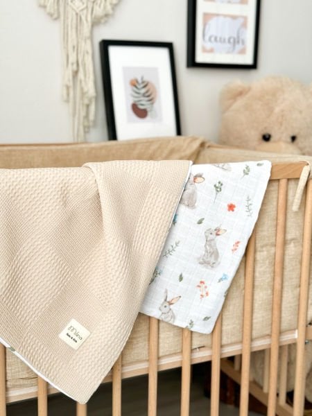 Çift Taraflı Müslin Bebek Battaniyesi | Doğal ve Nefes Alabilen Kumaş Tavşan Desenli