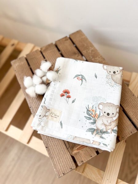 KOALA PATTERNED AND GREEN PLAIN MUSLIN SET