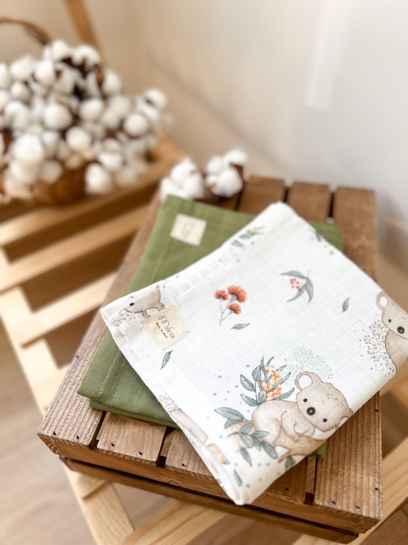 KOALA PATTERNED AND GREEN PLAIN MUSLIN SET