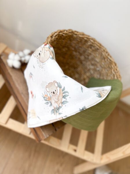 KOALA PATTERNED AND GREEN PLAIN MUSLIN SET