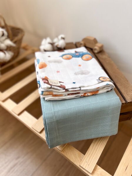 CAR PATTERNED AND BLUE PLAIN MUSLIN SET