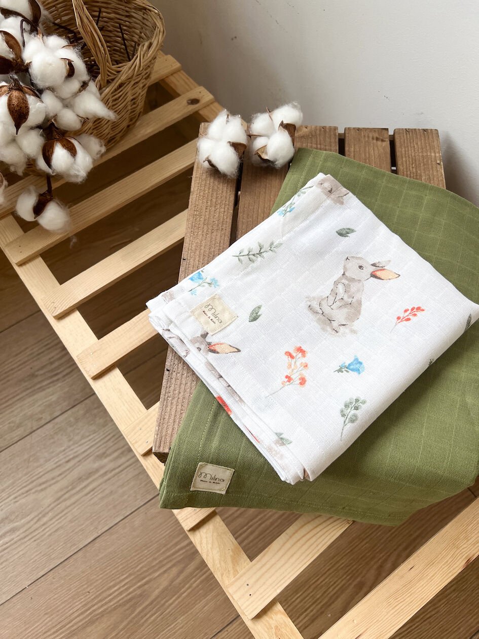 TAVŞAN DESENLİ VE YEŞİL DÜZ MÜSLİN SET