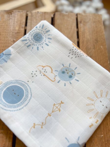 MAVİ GÜNEŞ DESENLİ MÜSLİN ÖRTÜ