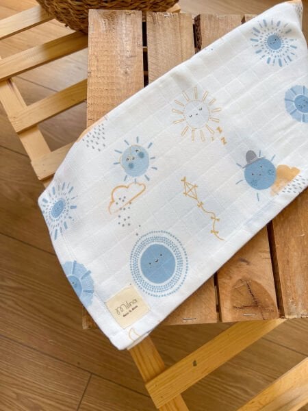MAVİ GÜNEŞ DESENLİ MÜSLİN ÖRTÜ