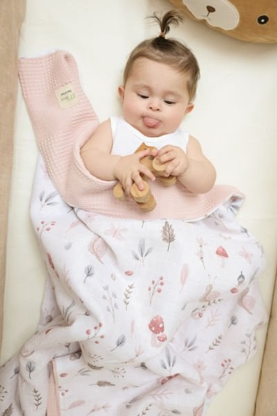 Çift Taraflı Müslin Bebek Battaniyesi | Doğal ve Nefes Alabilen Kumaş Mantar Desenli