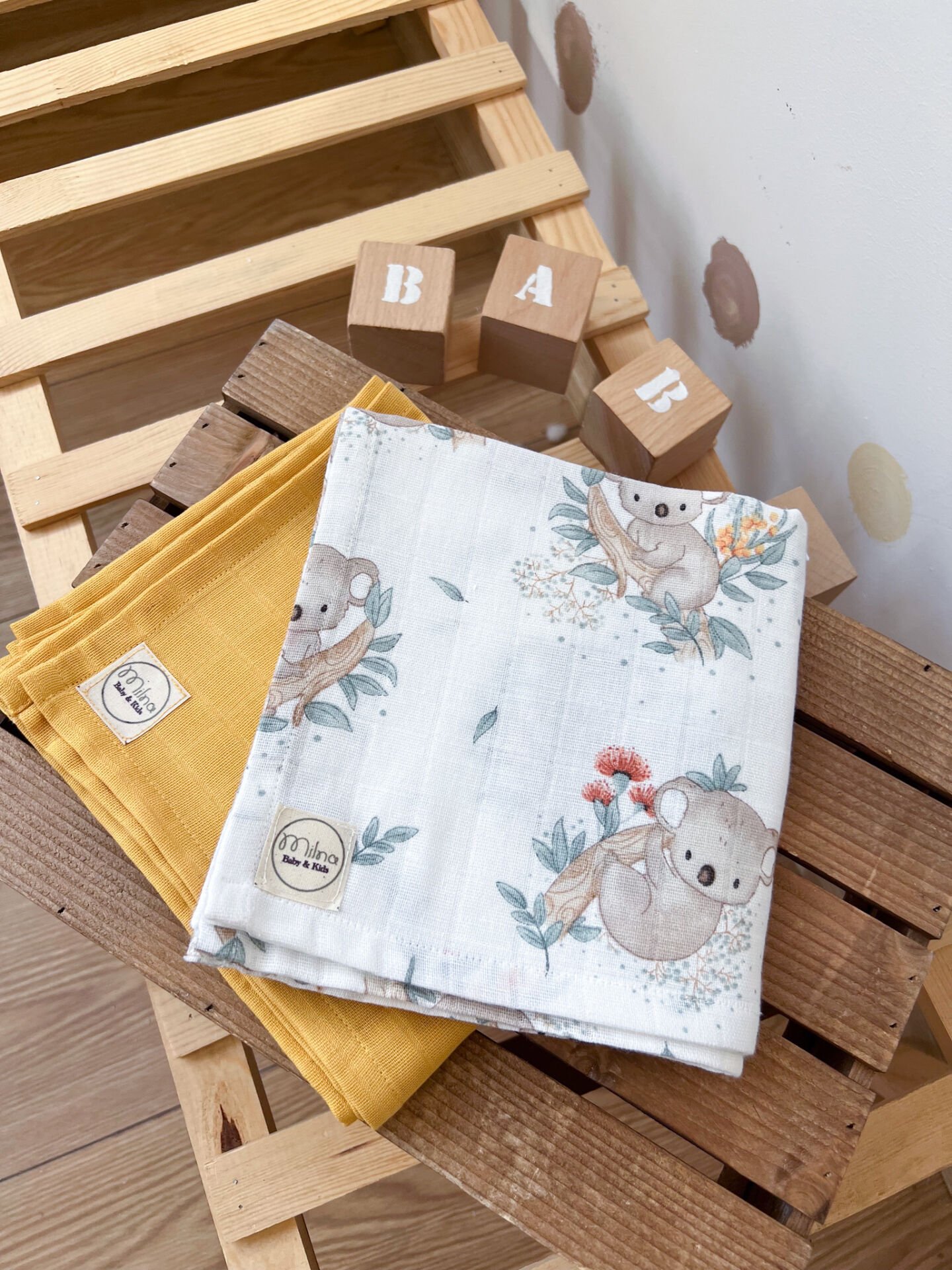 KOALA DESENLİ MÜSLİN ÖRTÜ VE SARİ DÜZ MÜSLİN