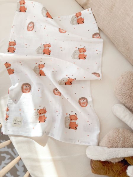 KİRPİ TİLKİ DESENLİ MÜSLİN ÖRTÜ