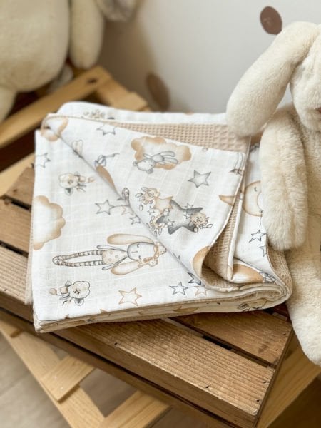 Çift Taraflı Müslin Bebek Battaniyesi | Doğal, Nefes Alabilen Kumas Bej Tavsan Desenli