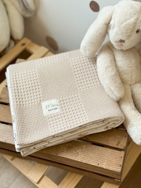 Çift Taraflı Müslin Bebek Battaniyesi | Doğal, Nefes Alabilen Kumas Bej Tavsan Desenli