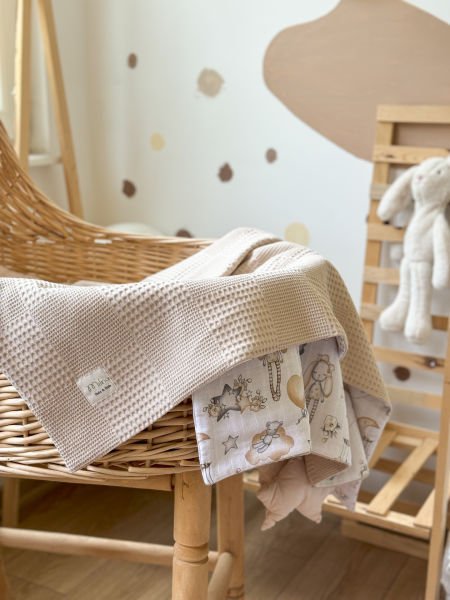 Çift Taraflı Müslin Bebek Battaniyesi | Doğal, Nefes Alabilen Kumas Bej Tavsan Desenli