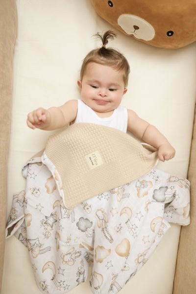 Çift Taraflı Müslin Bebek Battaniyesi | Doğal, Nefes Alabilen Kumas Bej Tavsan Desenli