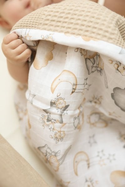 Çift Taraflı Müslin Bebek Battaniyesi | Doğal, Nefes Alabilen Kumas Bej Tavsan Desenli