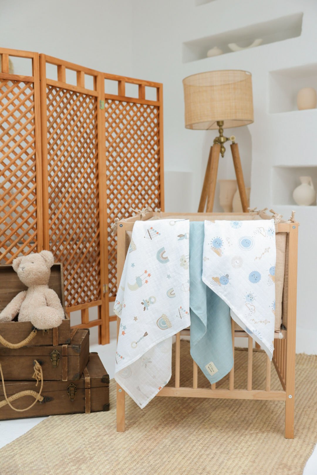 3’lü Müslin Bebek Örtüsü Seti – %100 Pamuk, Tek Kat, 75x85 cm, Gökkuşağı ve Güneş Desenli, Mavi Düz Renk  | Milna Baby Kids