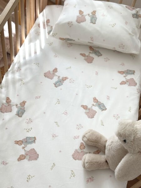 Dear Rabbits Müslin Pike Takımı - 3 Parça %100 Pamuk Bebek Seti ( Çift Taraflı Müslin Battaniye + Çarşaf + Yastık Kılıfı)